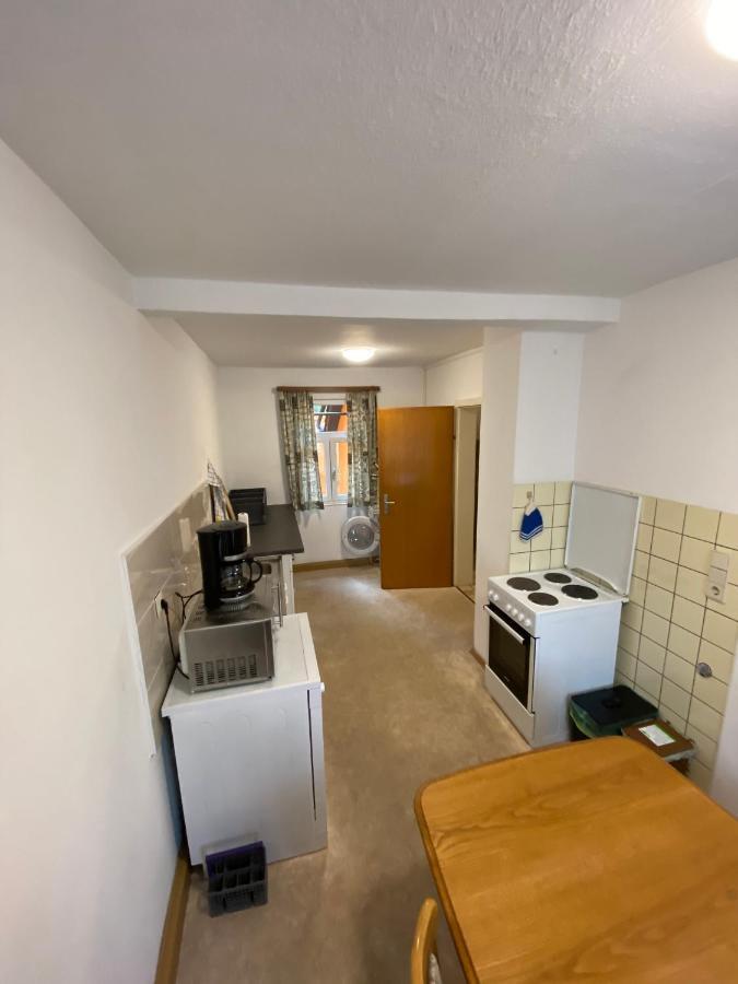 Einfaches Haus Mit Privatzimmern Und Gemeinschaftsraeumen Heilbronn Bagian luar foto
