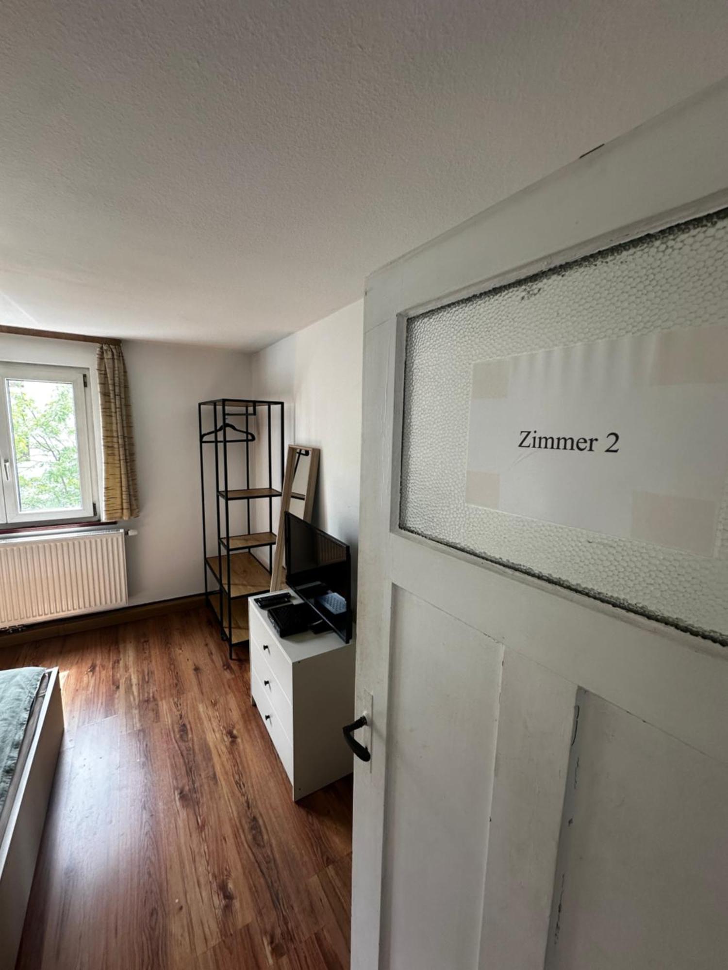 Einfaches Haus Mit Privatzimmern Und Gemeinschaftsraeumen Heilbronn Bagian luar foto