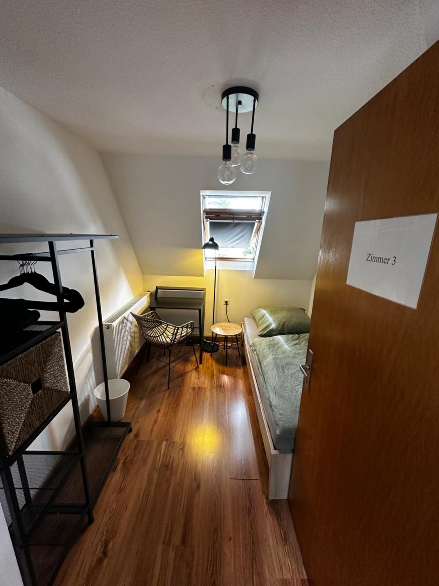 Einfaches Haus Mit Privatzimmern Und Gemeinschaftsraeumen Heilbronn Bagian luar foto